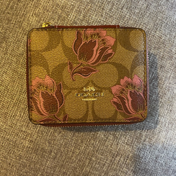 *SOLD*🎄Coach Jewelry Box - Picture 7 of 7